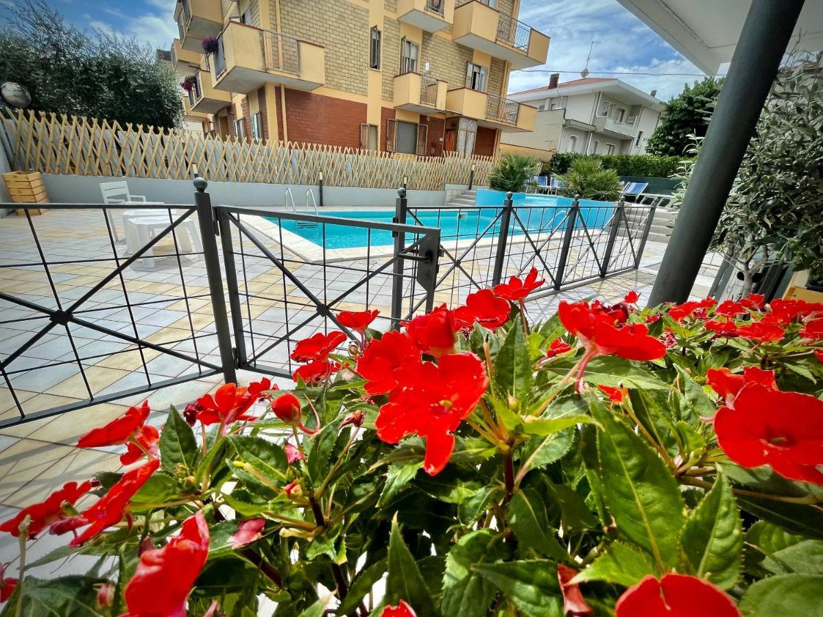 Hotel A Casa Nostra Rimini Exterior foto