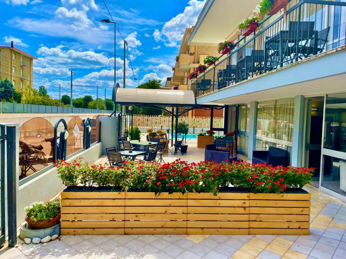 Hotel A Casa Nostra Rimini Exterior foto
