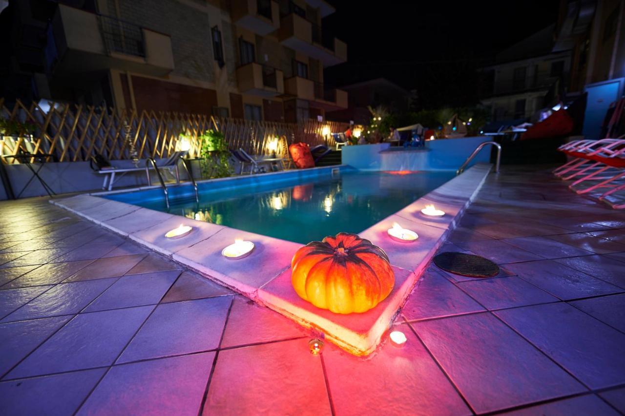 Hotel A Casa Nostra Rimini Exterior foto