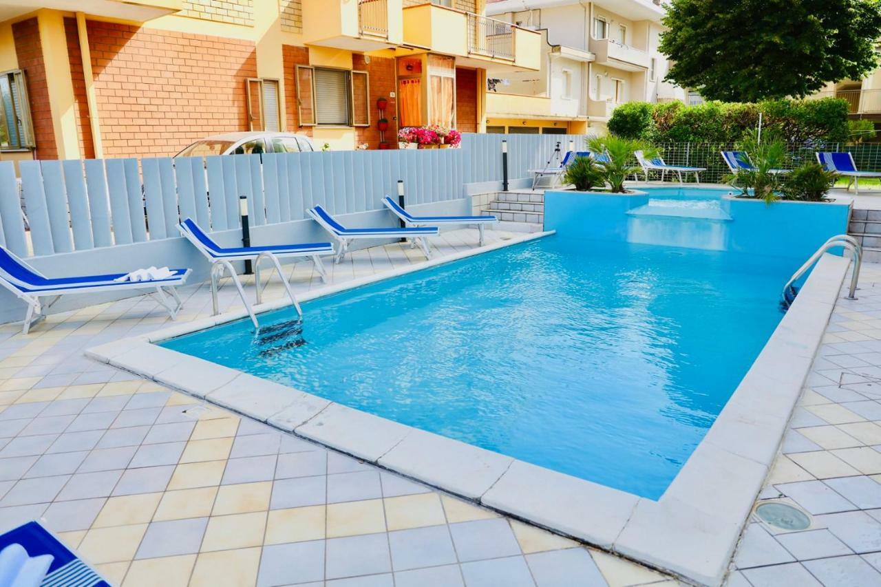 Hotel A Casa Nostra Rimini Exterior foto